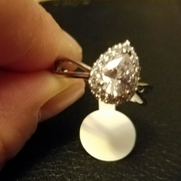Beautiful Ring, Size 10 - Picture 1 of 7